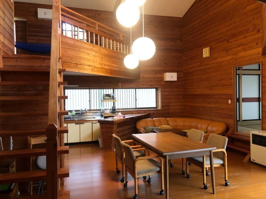 北軽井沢の貸別荘一棟貸し切り-庭とウッドデッキつき Azumaiokozan Exterior foto
