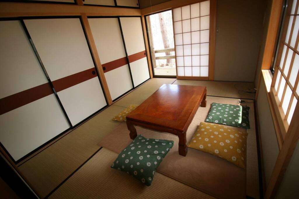 北軽井沢の貸別荘一棟貸し切り-庭とウッドデッキつき Azumaiokozan Exterior foto